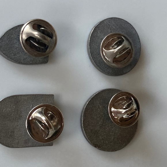 Vintage 1960s Collection of Four 3D  solid Pewter Uni Pins - Picture 7 of 7